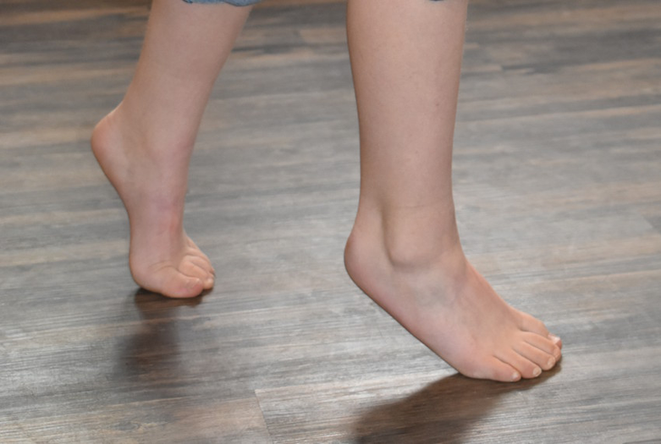 5 kiểu đi bộ hàng ngày giúp khỏe khớp, tăng cường sự dẻo dai- Ảnh 1.