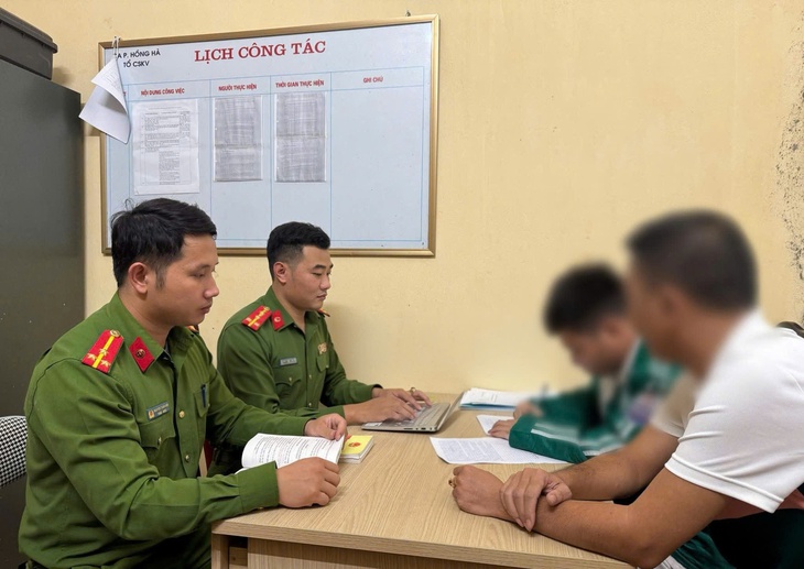 Công an thông tin nguyên nhân vụ nam sinh lớp 8 bị bạn hành hung ném xuống hồ nước- Ảnh 1.