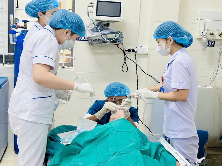 Cứu sống cụ ông 80 tuổi suy hô hấp nguy kịch- Ảnh 1. Cứu sống cụ ông 80 tuổi suy hô hấp nguy kịch- Ảnh 1.