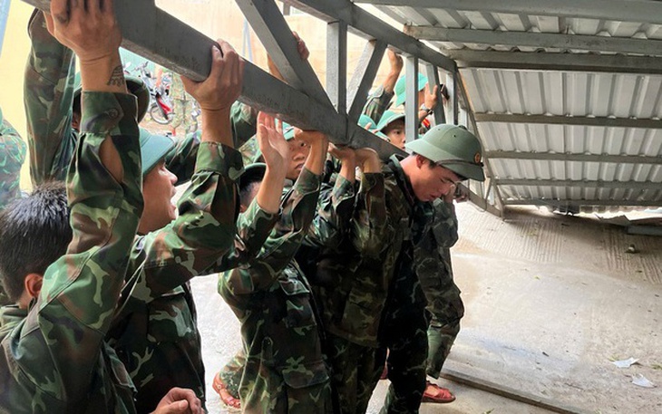 Thủ tướng: Dứt khoát không để người dân bị đói, rét sau bão số 13