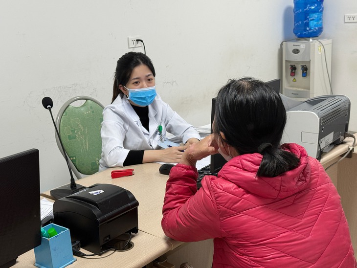 Nữ bác sĩ trẻ và Nữ bác sĩ trẻ và