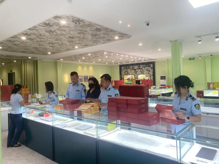 Bắt giữ số lượng lớn hàng giả, thực phẩm chức năng trị giá hàng tỷ đồng- Ảnh 1.