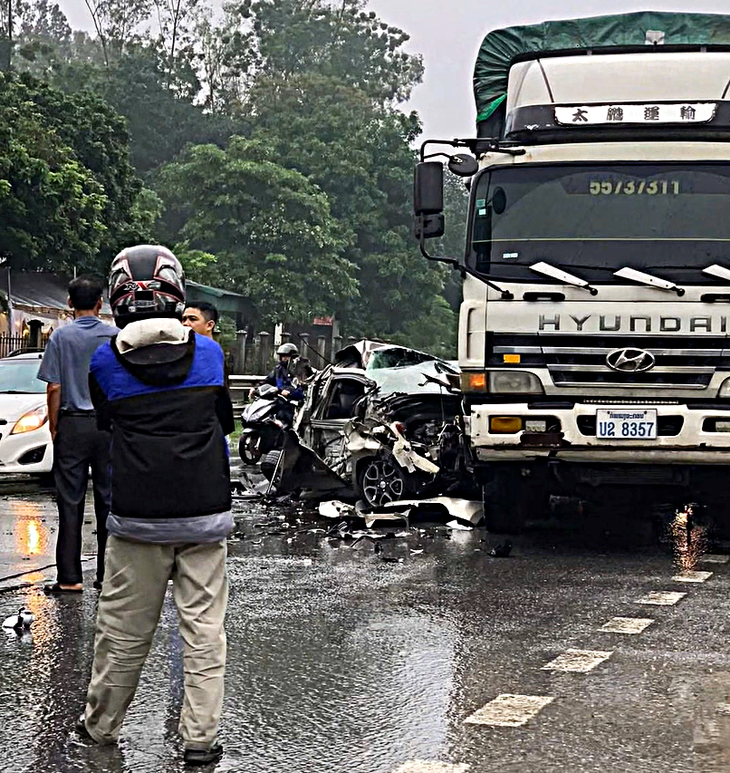 Nguyên nhân sơ bộ vụ tai nạn liên hoàn ở Ninh Bình - Ảnh 2. Nguyên nhân sơ bộ vụ tai nạn liên hoàn ở Ninh Bình - Ảnh 2.