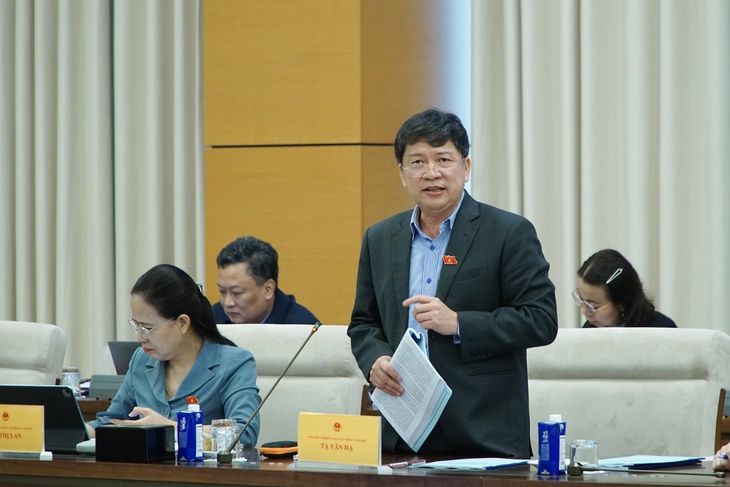 Đại biểu Quốc hội: Cần cơ chế đặc thù về tiền lương, phụ cấp cho nhân viên y tế- Ảnh 5.