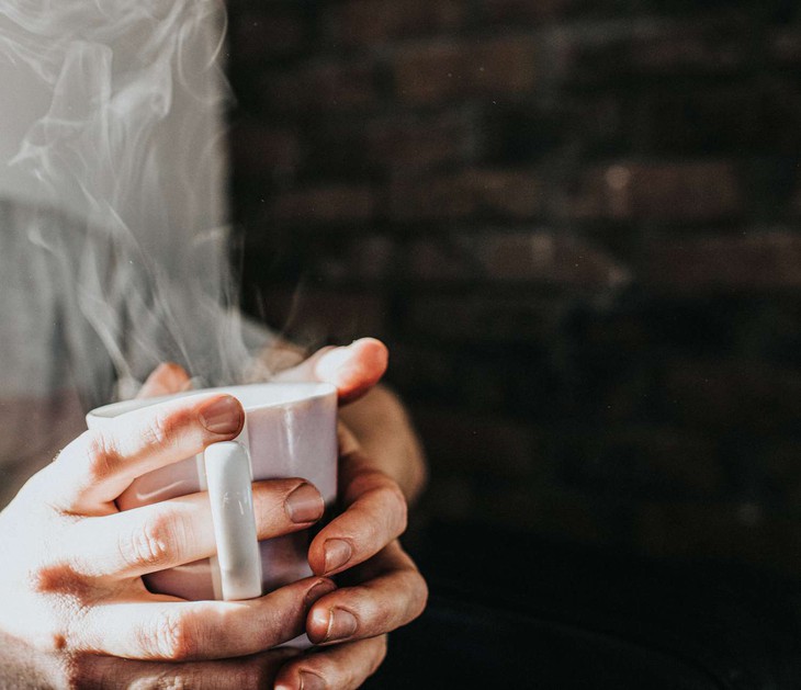 Nguy cơ bùng phát gout khi trời trở lạnh: 4 loại đồ uống hỗ trợ đào thải axit uric hiệu quả- Ảnh 1. Nguy cơ bùng phát gout khi trời trở lạnh: 4 loại đồ uống hỗ trợ đào thải axit uric hiệu quả- Ảnh 1.