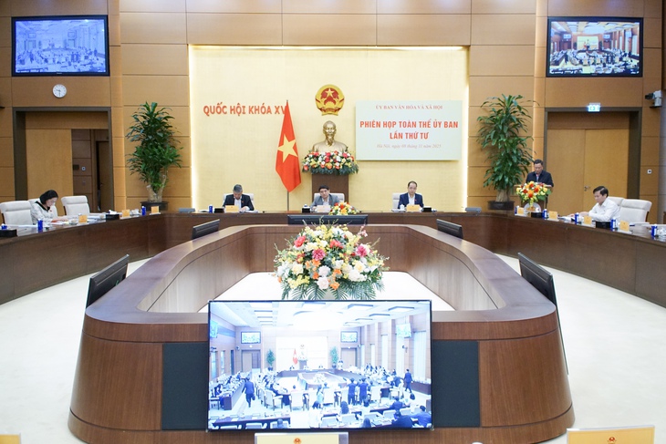 Đại biểu Quốc hội: Cần cơ chế đặc thù về tiền lương, phụ cấp cho nhân viên y tế- Ảnh 1.