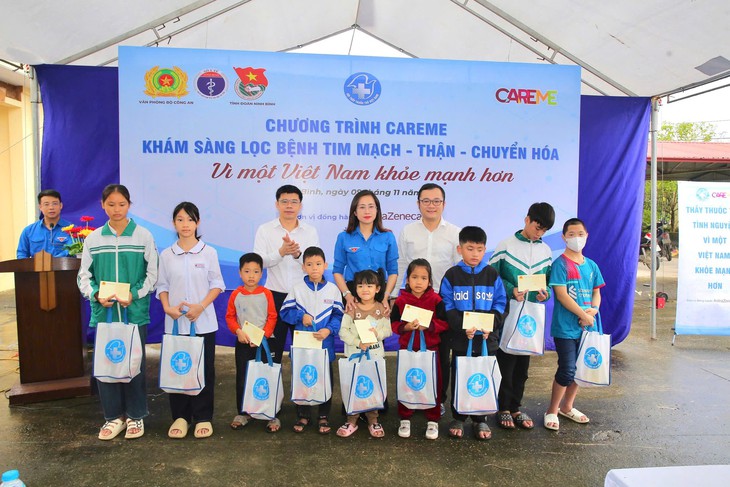 Bác sĩ dùng AI sàng lọc miễn phí bệnh thận mạn và tim mạch cho 1.000 người dân Ninh Bình- Ảnh 8.