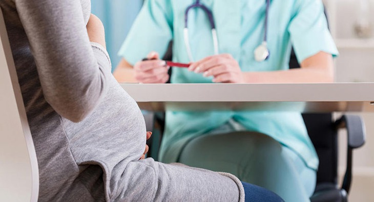 Cách xử trí đúng khi nghi ngờ mẹ bầu bị ngộ độc thực phẩm- Ảnh 2.