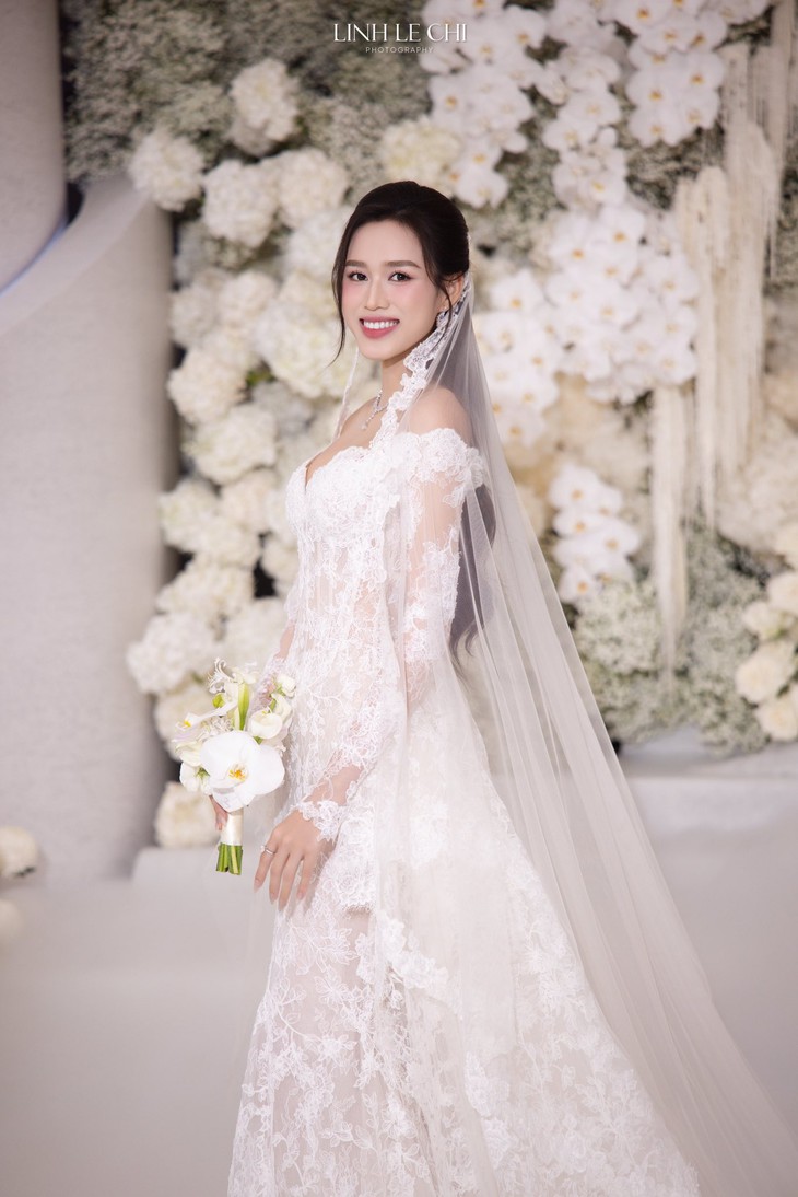 Bố mẹ chồng Hoa hậu Đỗ Thị Hà gây chú ý tại tiệc cưới hoành tráng của con- Ảnh 12. Bố mẹ chồng Hoa hậu Đỗ Thị Hà gây chú ý tại tiệc cưới hoành tráng của con- Ảnh 12.