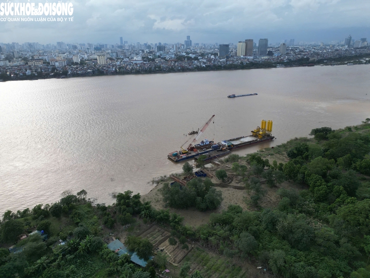 Khu vực xây dựng cầu Trần Hưng Đạo sau 1 tháng thi công- Ảnh 2.
