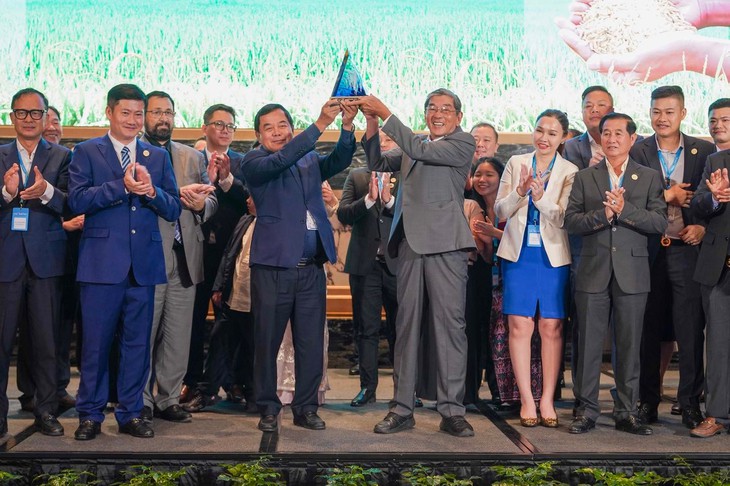 Gạo ST25 của Việt Nam tiếp tục giành giải gạo ngon nhất thế giới- Ảnh 1.
