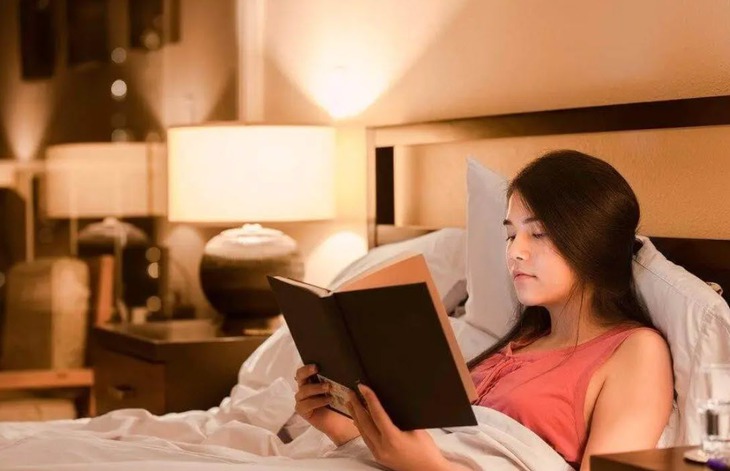 Ngủ ngon hơn nhờ 30 phút không màn hình mỗi tối- Ảnh 1.