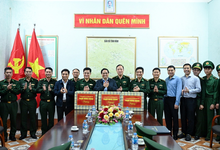 Thủ tướng Phạm Minh Chính: 'Đồn là nhà, biên giới là quê hương, đồng bào các dân tộc là anh em ruột thịt'- Ảnh 2. Thủ tướng Phạm Minh Chính: 'Đồn là nhà, biên giới là quê hương, đồng bào các dân tộc là anh em ruột thịt'- Ảnh 2.