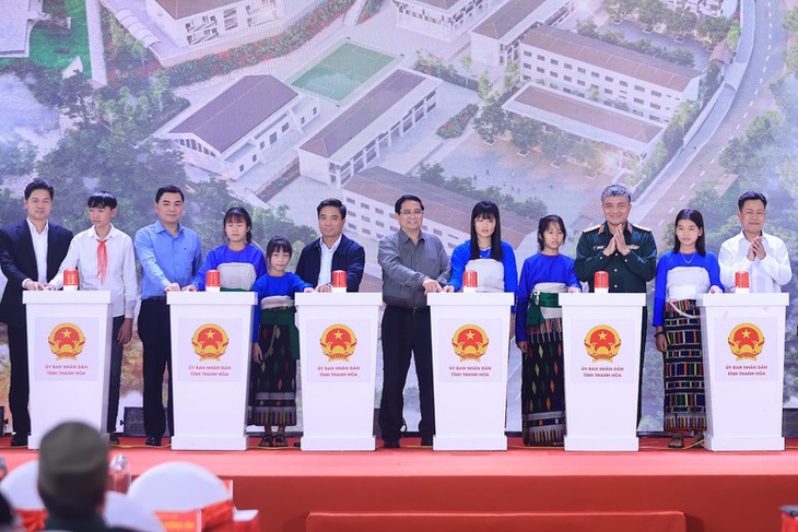 Thủ tướng: 'Đầu tư cho giáo dục vùng biên là đầu tư cho sự phát triển bền vững của Tổ quốc'- Ảnh 1. Thủ tướng: 'Đầu tư cho giáo dục vùng biên là đầu tư cho sự phát triển bền vững của Tổ quốc'- Ảnh 1.