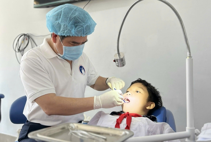Báo động tình trạng sức khoẻ răng miệng người cao tuổi và trẻ em ở Việt Nam- Ảnh 1.
