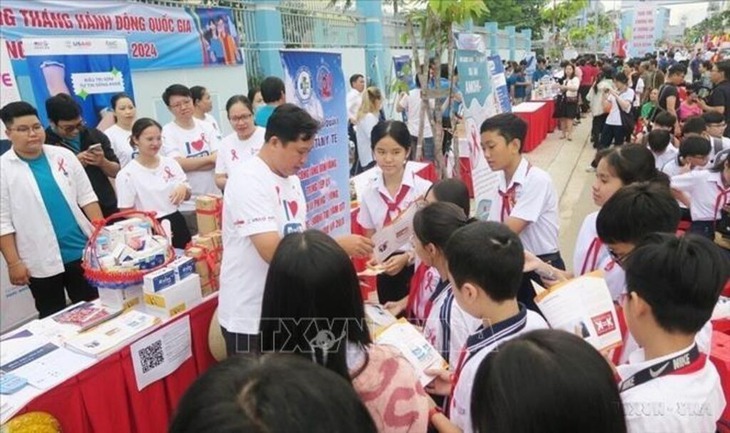 Ngày Thế giới phòng, chống AIDS: Chặn đà trẻ hóa và nguy cơ lây nhiễm âm thầm- Ảnh 2. Ngày Thế giới phòng, chống AIDS: Chặn đà trẻ hóa và nguy cơ lây nhiễm âm thầm- Ảnh 2.