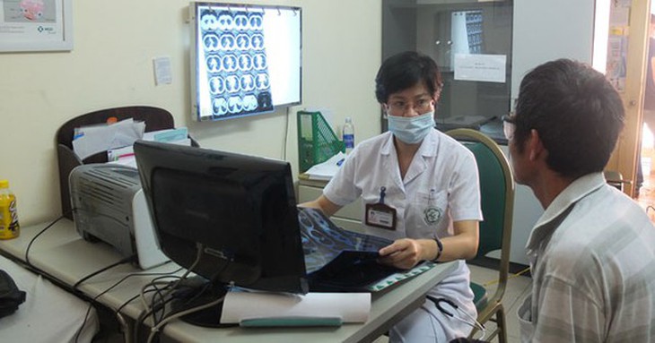 Nhiều trường hợp bệnh nhân bị tai biến mạch máu não do hút thuốc lá- Ảnh 1.
