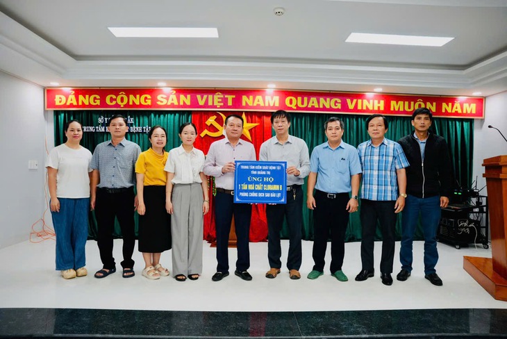 Ngành Y tế Quảng Trị hỗ trợ Đắk Lắk hóa chất phòng chống dịch bệnh sau mưa lũ- Ảnh 1. Ngành Y tế Quảng Trị hỗ trợ Đắk Lắk hóa chất phòng chống dịch bệnh sau mưa lũ- Ảnh 1.