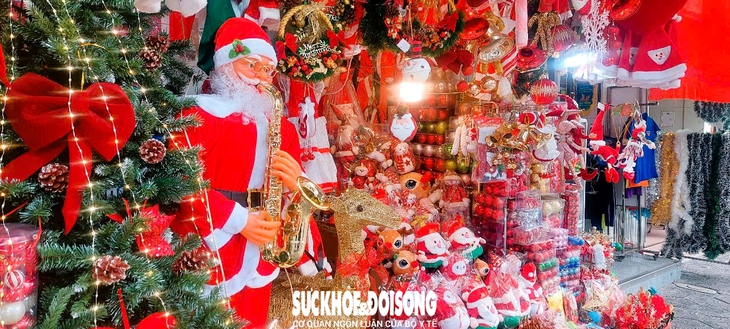 Thị trường mùa Noel giảm, nhiều hàng quán 'check-in' kích cầu- Ảnh 5.