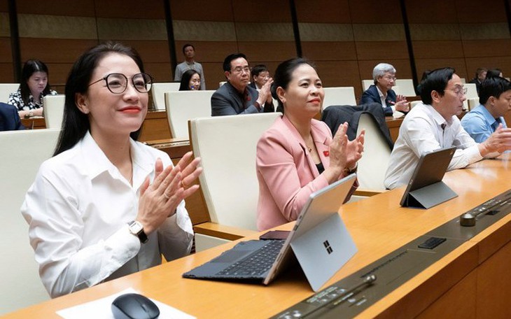 Quốc hội ghi nhận dấu ấn trong kiểm soát COVID-19 và hoàn thiện thể chế nhiệm kỳ 2021–2026- Ảnh 3.