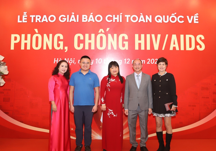 Đông đảo đại biểu dự Lễ tổng kết và trao giải 'Giải Báo chí phòng, chống HIV/AIDS'- Ảnh 4. Đông đảo đại biểu dự Lễ tổng kết và trao giải 'Giải Báo chí phòng, chống HIV/AIDS'- Ảnh 4.