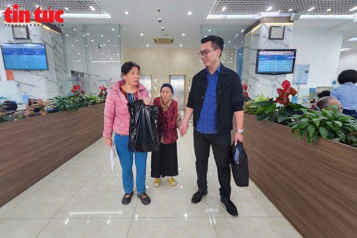 Người dân ở 'đất vàng' ven hồ Hoàn Kiếm nhận tiền đền bù đất làm quảng trường phía Đông- Ảnh 10.