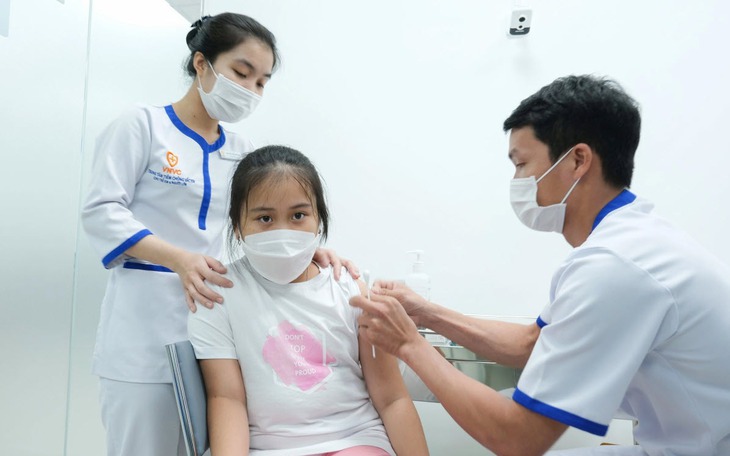 Mỹ cắt giảm số lượng vaccine được khuyến nghị cho trẻ em từ 17 xuống còn 11 loại- Ảnh 2.