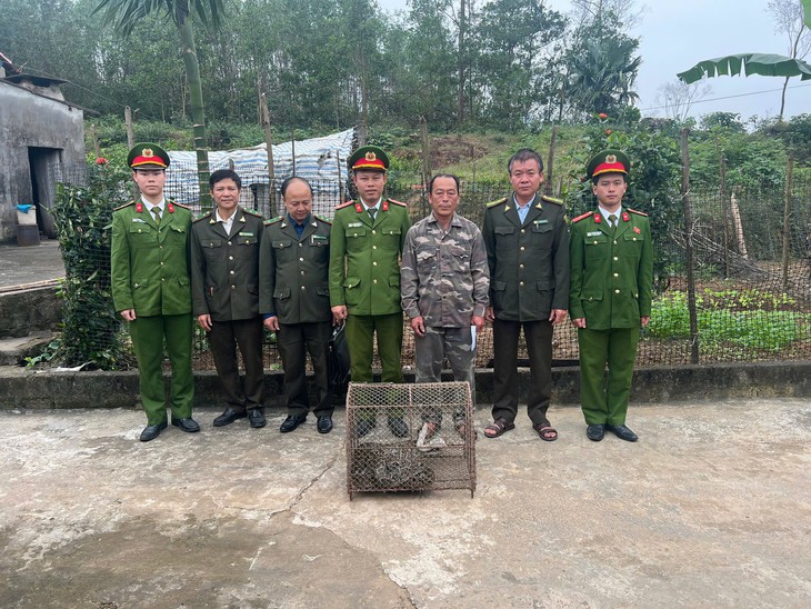 Liên tiếp phát hiện động vật quý hiếm bò vào vườn nhà dân- Ảnh 2.