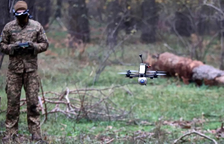 Ukraine đổi mới chiến thuật UAV để bào mòn sức mạnh Nga trên tiền tuyến- Ảnh 1. Ukraine đổi mới chiến thuật UAV để bào mòn sức mạnh Nga trên tiền tuyến- Ảnh 1.