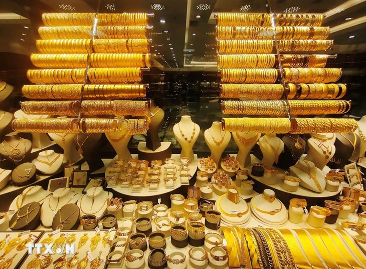 Giá vàng thế giới chạm mức cao nhất 7 tuần, giá bạc rời đỉnh lịch sử- Ảnh 1.