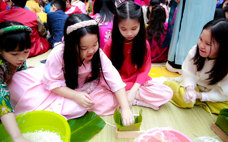 Bất ngờ mức thưởng kỷ lục cho học sinh giỏi Quốc gia, Quốc tế tại nhiều tỉnh thành- Ảnh 2.
