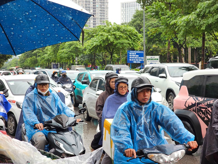 Chiều và tối nay Hà Nội tiếp tục mưa dông- Ảnh 1.