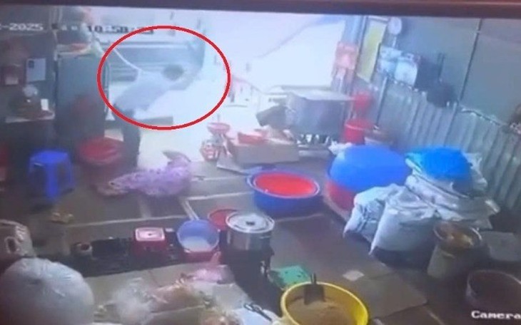 Triệt phá tụ điểm đánh bạc, 10 đối tượng bị tạm giữ- Ảnh 2.