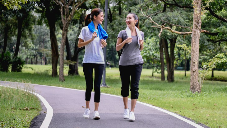 Đi bộ giúp giảm cân và 'đánh tan mỡ' như thế nào?- Ảnh 1.