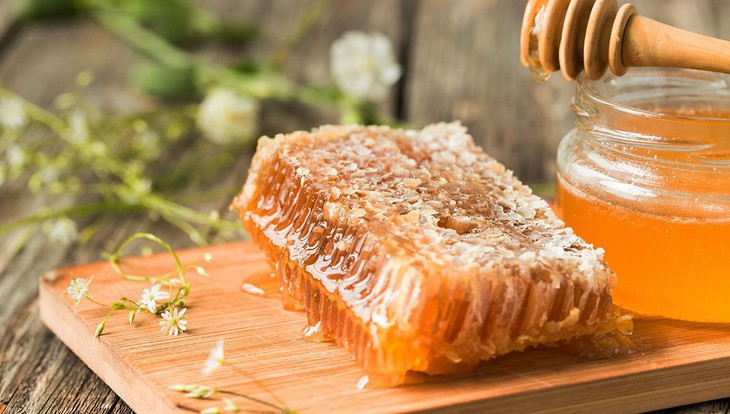 Nên ăn mật ong vào thời điểm nào là tốt nhất?- Ảnh 1.