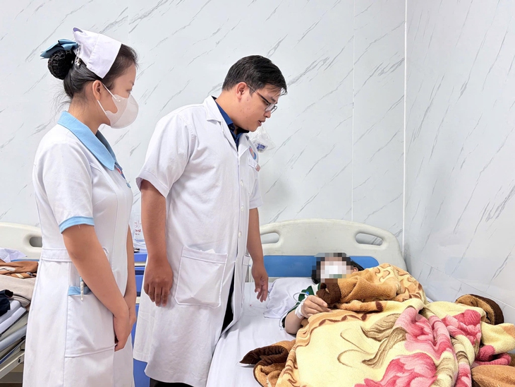 Vụ nghi ngộ độc bánh mì ở Quảng Ngãi: Số bệnh nhân tăng, cơ sở lên tiếng xin lỗi - Ảnh 2. Vụ nghi ngộ độc bánh mì ở Quảng Ngãi: Số bệnh nhân tăng, cơ sở lên tiếng xin lỗi - Ảnh 2.