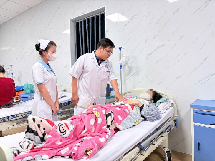 Vụ nghi ngộ độc bánh mì ở Quảng Ngãi: Lộ hàng loạt vi phạm an toàn thực phẩm- Ảnh 1. Vụ nghi ngộ độc bánh mì ở Quảng Ngãi: Lộ hàng loạt vi phạm an toàn thực phẩm- Ảnh 1.