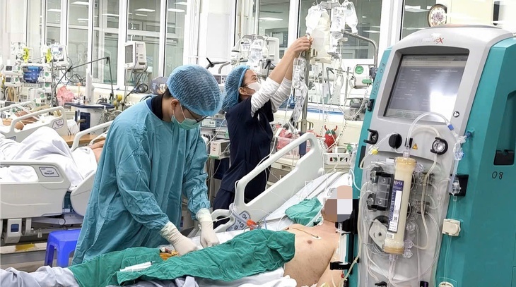 Cứu sống giảng viên nước ngoài nguy kịch vì viêm phổi, sốc nhiễm khuẩn nặng- Ảnh 2. Cứu sống giảng viên nước ngoài nguy kịch vì viêm phổi, sốc nhiễm khuẩn nặng- Ảnh 2.