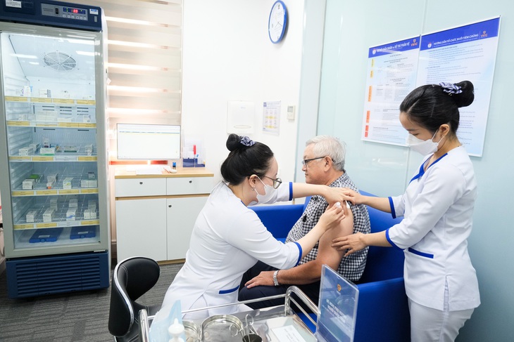 VNVC ra mắt vắc xin RSV thế hệ mới phòng viêm phổi cho người lớn khi ô nhiễm gia tăng- Ảnh 2. VNVC ra mắt vắc xin RSV thế hệ mới phòng viêm phổi cho người lớn khi ô nhiễm gia tăng- Ảnh 2.