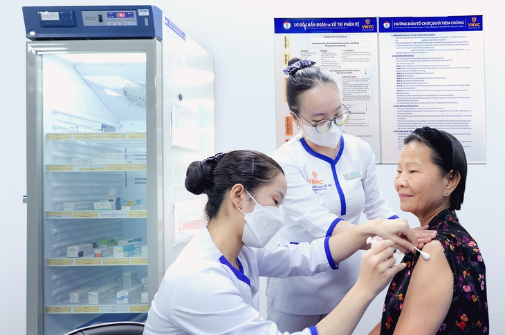 VNVC ra mắt vắc xin RSV thế hệ mới phòng viêm phổi cho người lớn khi ô nhiễm gia tăng- Ảnh 3. VNVC ra mắt vắc xin RSV thế hệ mới phòng viêm phổi cho người lớn khi ô nhiễm gia tăng- Ảnh 3.