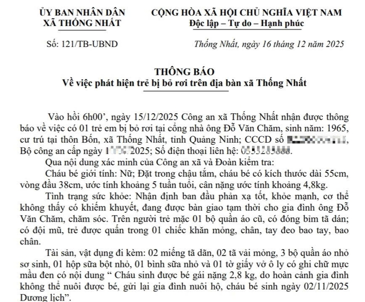 Bé gái sơ sinh đặt trong chậu tắm bị bỏ rơi trước cổng nhà dân- Ảnh 1.