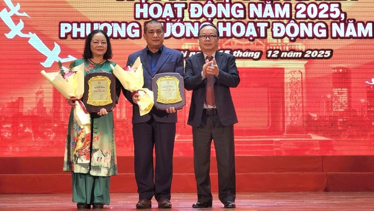 'Đi về phía mặt trời' của nhà thơ Lê Cảnh Nhạc hai lần được Hội Nhà văn Hà Nội xét tặng giải thưởng- Ảnh 3.
