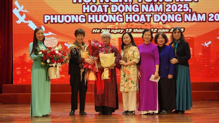 'Đi về phía mặt trời' của nhà thơ Lê Cảnh Nhạc hai lần được Hội Nhà văn Hà Nội xét tặng giải thưởng- Ảnh 2.