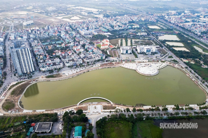 Lộ diện cổng hoa sen 5 cánh tại Công viên Gia Lâm- Ảnh 1.
