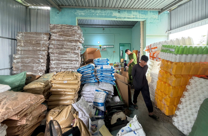Phát hiện hàng nghìn sản phẩm phân bón không phép ở Khánh Hòa- Ảnh 1. Phát hiện hàng nghìn sản phẩm phân bón không phép ở Khánh Hòa- Ảnh 1.