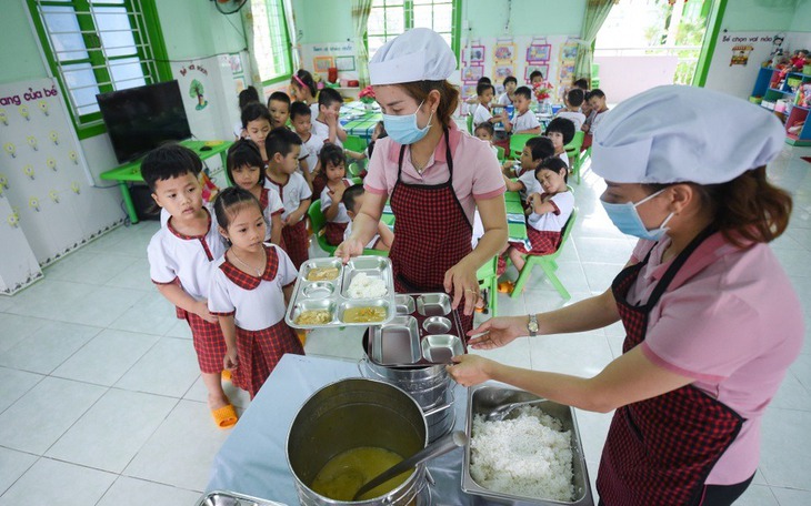 Hoàn thiện chính sách dinh dưỡng học đường để nâng cao tầm vóc, thể lực trẻ em