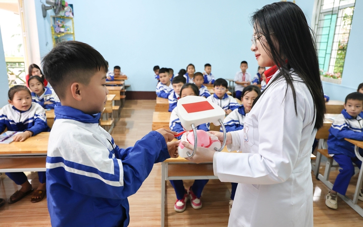 Nghệ An 'gỡ nghẽn' ngành y tế: Quy hoạch lại hệ thống, nâng chất phục vụ từ tuyến cơ sở- Ảnh 10.