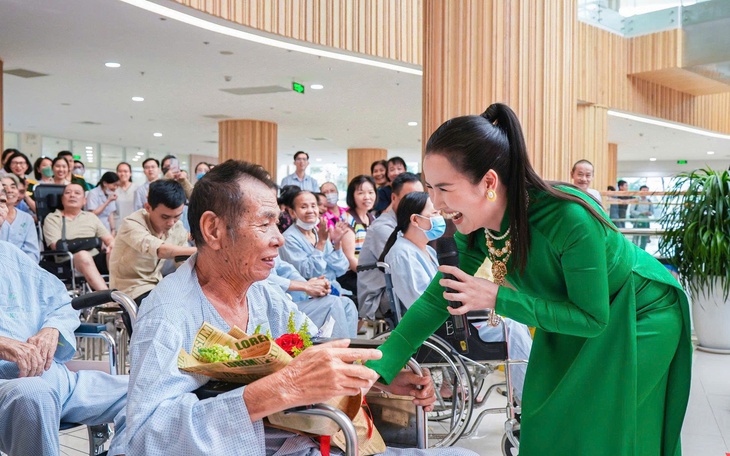 Cấp cứu đường không từ Trường Sa cứu bệnh nhân viêm ruột thừa biến chứng nặng- Ảnh 3.