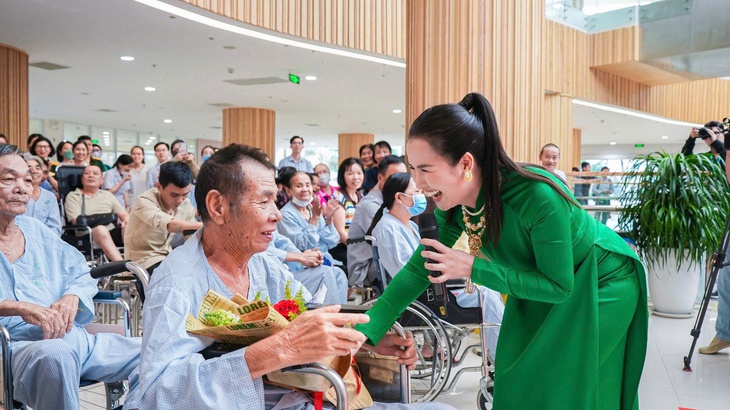 ‘Giai điệu kết nối yêu thương’: Liều thuốc tinh thần cho bệnh nhân tại Bệnh viện Quân y 175- Ảnh 2. ‘Giai điệu kết nối yêu thương’: Liều thuốc tinh thần cho bệnh nhân tại Bệnh viện Quân y 175- Ảnh 2.