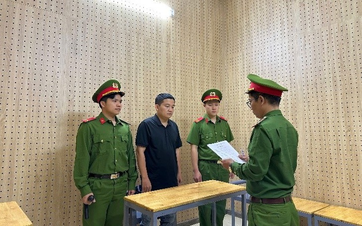 Phát hiện, bắt quả tang 2 cặp đôi đang mua bán dâm trong nhà nghỉ- Ảnh 2.